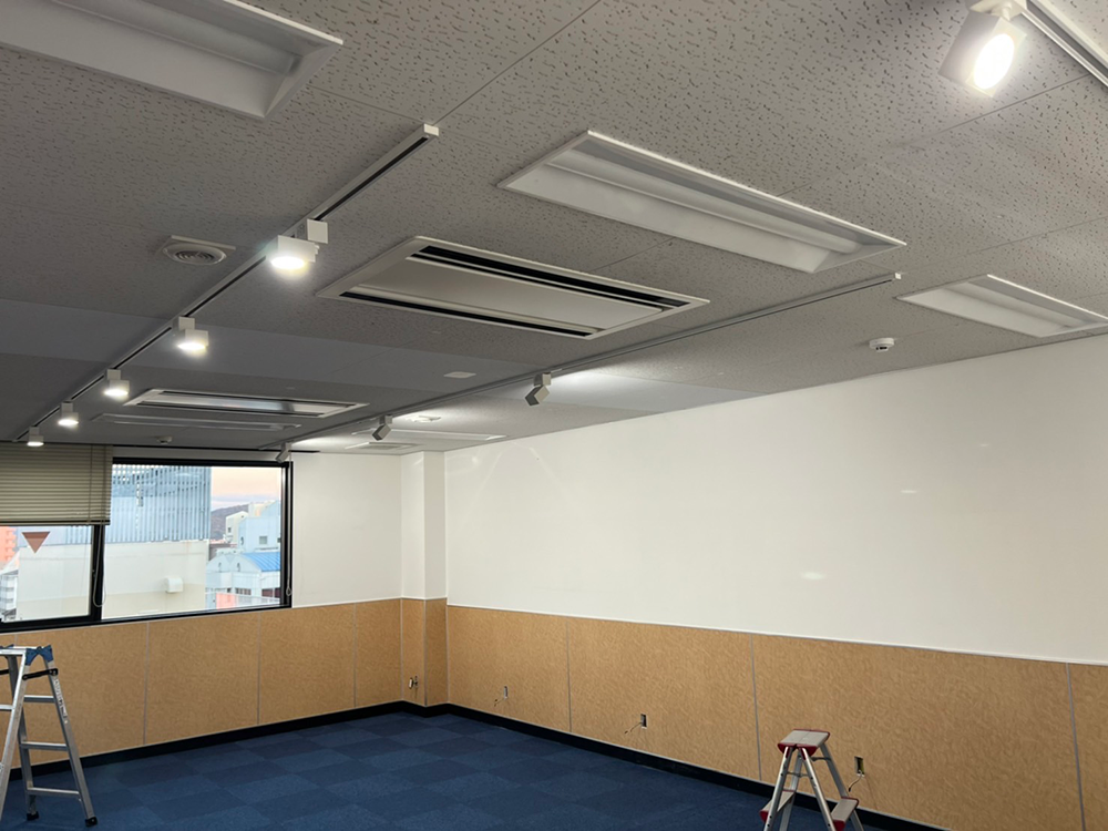【2022年】和歌山市　テナントにて天井のダクトレールとLED照明取り付け工事